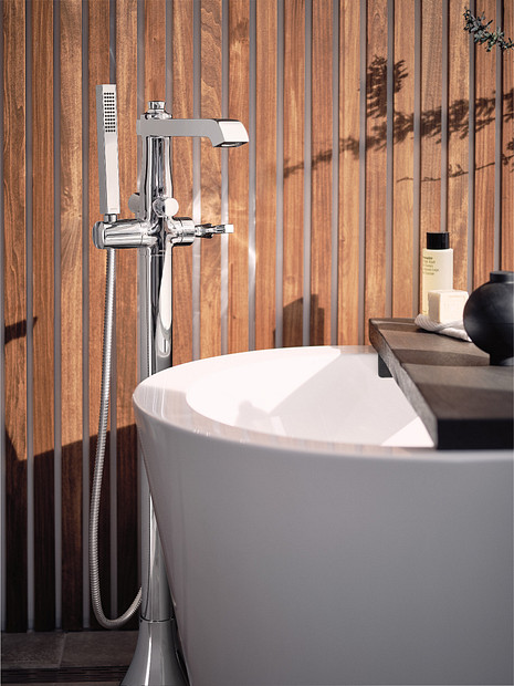Moen S931BN Flara Tub Filler W/ Hh Bn